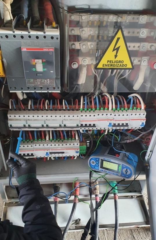 Medición de parámetros en tablero eléctrico