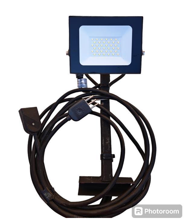 Foco proyector 30W con brazo